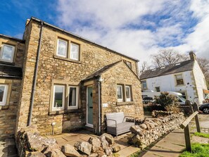 Exterior - 2 Rock View (Settle)