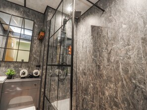 Shower - 2 Rock View (Settle)