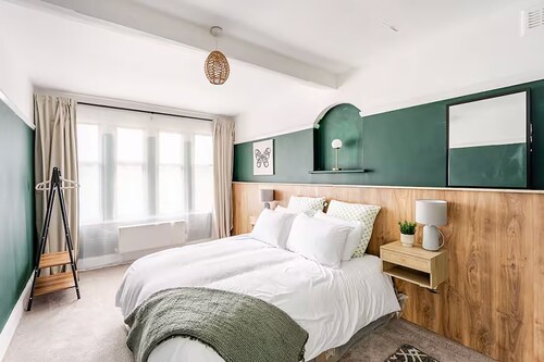 Westcliff Seaside 3BR Apt 3 King Size Beds Garden