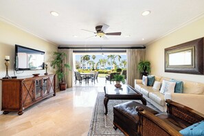 TV, offices - Beachfront Villa Playa Flamingo, Palms 17 (Playa Flamingo)
