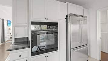 House, 3 Bedrooms, Patio | Interior