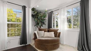 House, 3 Bedrooms, Patio | Living area