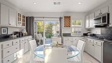 House, 3 Bedrooms, Patio | Interior