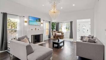 House, 3 Bedrooms, Patio | Living room