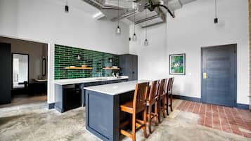 Suite, River View | Private kitchen