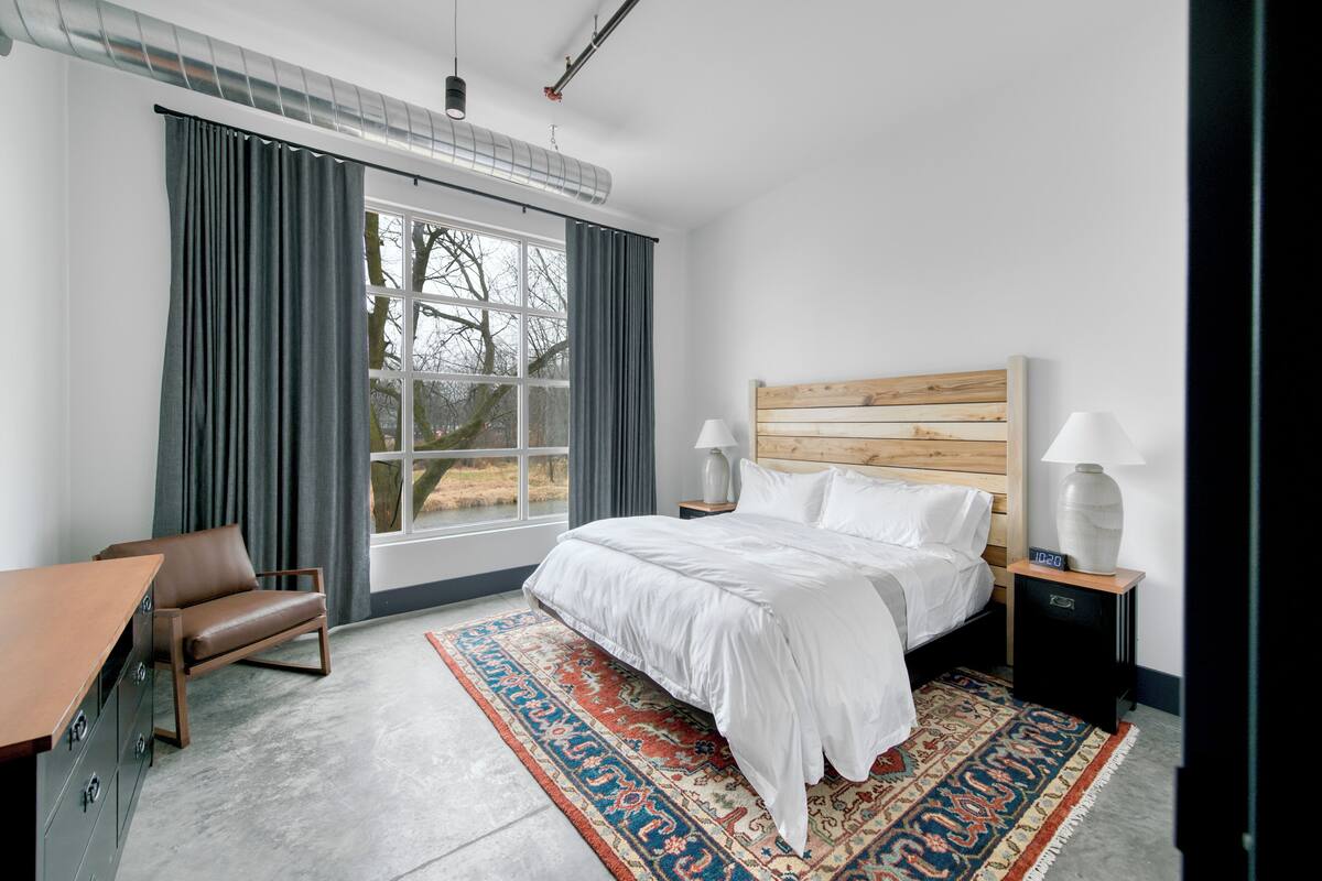 Deluxe Suite, River View | Free WiFi, bed sheets