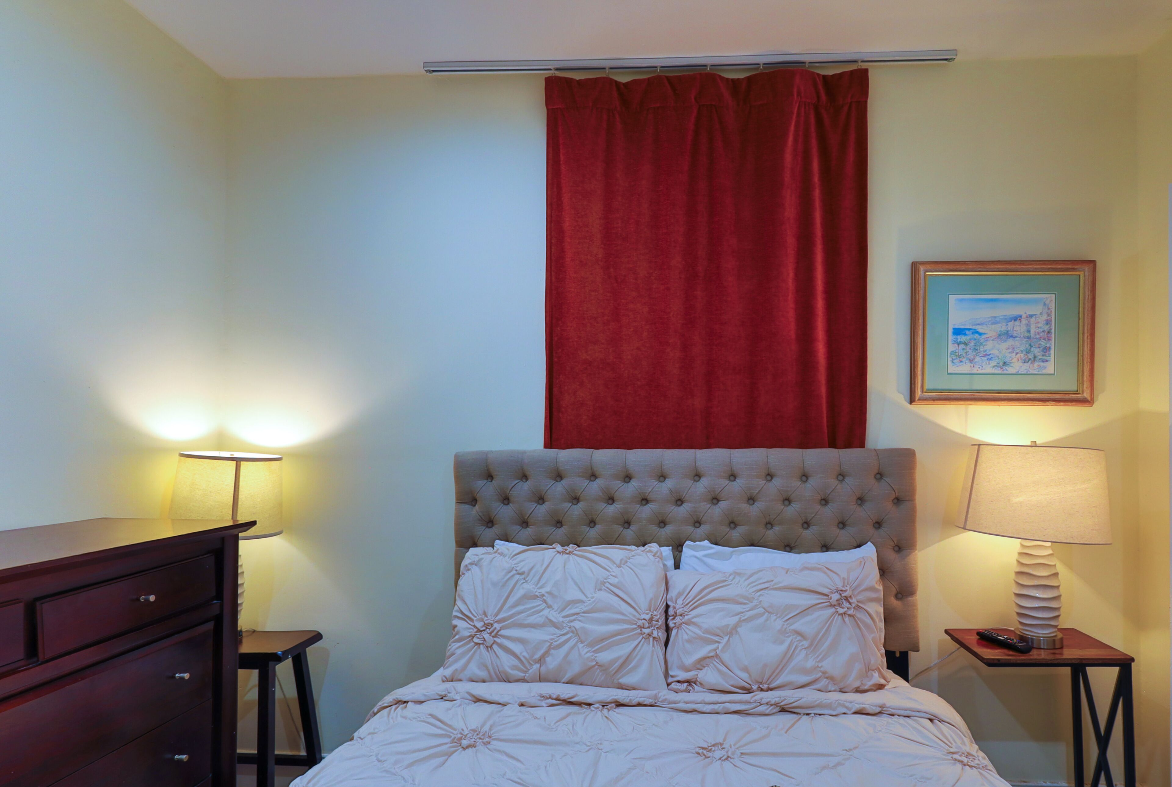 Phòng đôi tiện nghi đơn giản, sân hiên, quang cảnh vườn