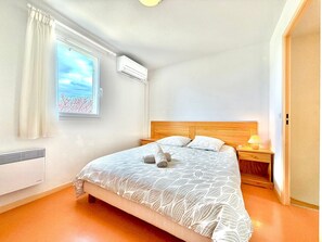 Room - Chez Vous, Ailleurs | Pool & Terrace (Calvisson)