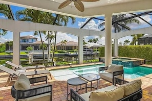 Outdoor pool - Beautiful 5-bedroom house with Pool and Hot Tub on the canals of Marco Island (Marco Island)