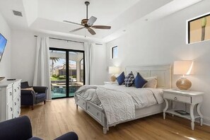 5 bedrooms, iron/ironing board, travel cot, free WiFi - Beautiful 5-bedroom house with Pool and Hot Tub on the canals of Marco Island (Marco Island)