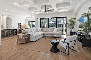 Smart TV, books - Beautiful 5-bedroom house with Pool and Hot Tub on the canals of Marco Island (Marco Island)