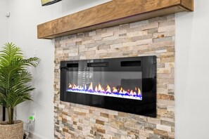 Interior - Peaceful Modern Retreat - Heart of Cary (Cary)