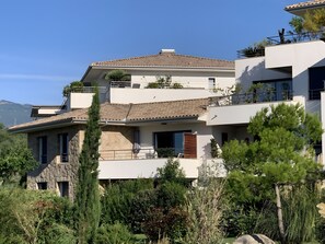 Exterior - Apartment for 4/6, 72 m² Terrace with Private Spa, Pool (Porto-Vecchio)