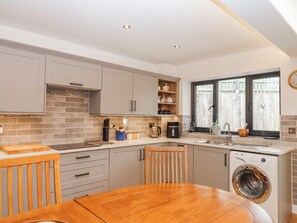Cottage | Private kitchen - Lower Moorwood (Newton Abbot)