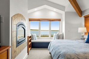 Room - The Salty Dog Curated Bayfront Escape (Tillamook)