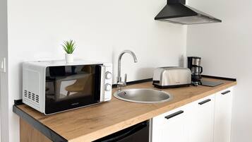 Apartment, 1 Bedroom, Partial Sea View | Private kitchen