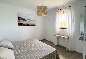 Apartamento, 1 quarto, vista parcial para o mar | Escrivaninha, Wi-Fi de cortesia