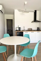 Apartamento, 1 habitación, vistas parciales al mar | Restauración