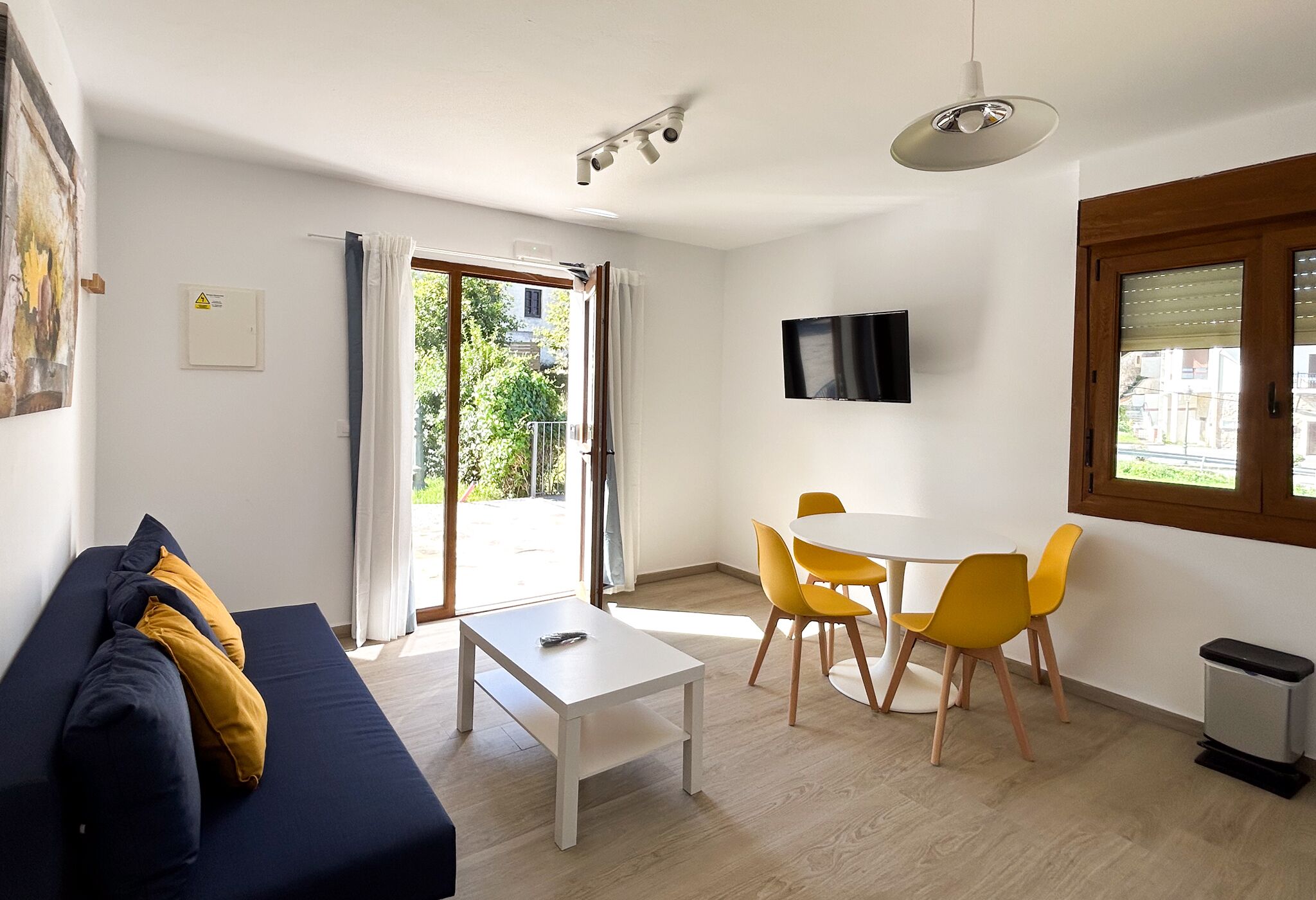 Apartment, 1 Bedroom, Partial Sea View | Living area