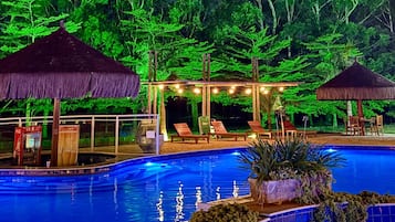 2 outdoor pools