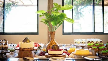 Free daily buffet breakfast
