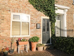 Exterior detail - Blacksmith Mews (York)