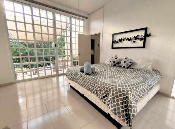 4 bedrooms, internet, bed sheets