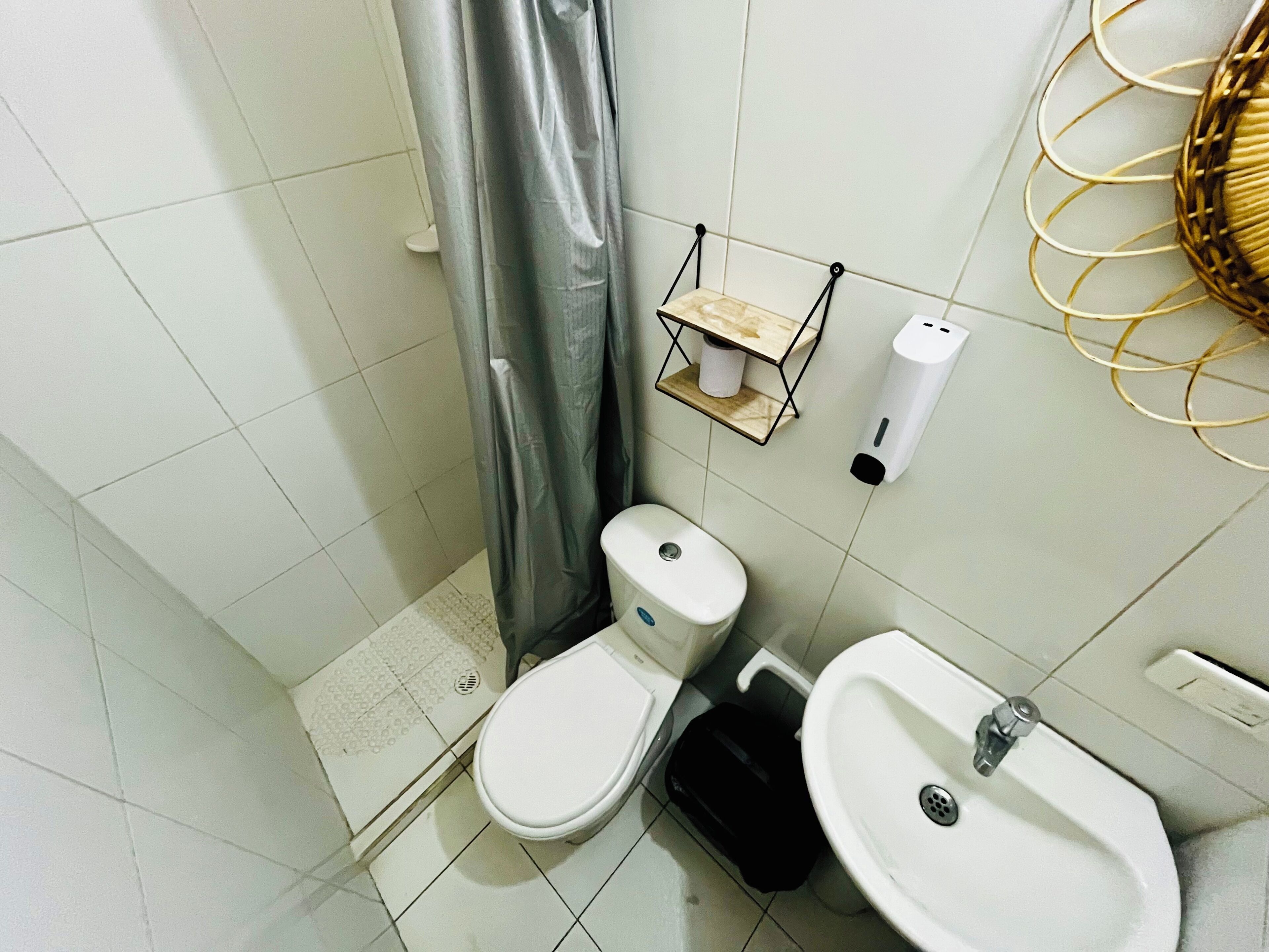 Doppia Economy | Bagno | Doccia, asciugamani, sapone, shampoo