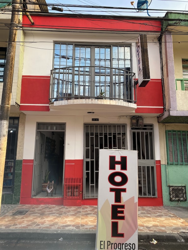 Front of property - Hotel El Progreso (Armenia)