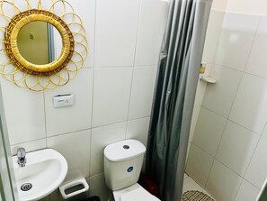 Standard-Doppelzimmer | Badezimmer