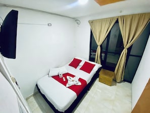 Economy Double Room | Soundproofing, free WiFi, bed sheets