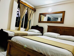 Standard Twin Room | Free WiFi, bed sheets - Hotel El Progreso (Armenia)