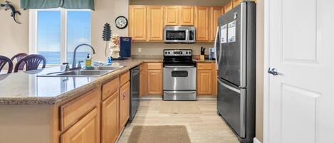 Condo, Multiple Beds (Grandview East 1505) | Private kitchen