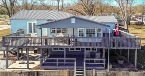 Outdoor dining - Parker's Peaceful Retreat - Cozy Home on the Illinois River (Hardin)