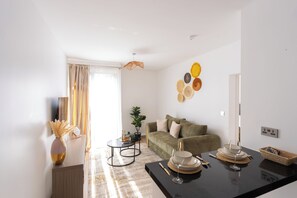 Interior - Cozy 1-bedroom apartment in Tatu City with breathtaking wildlife sanctuary views (Tatu City)