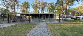 2-bedroom cabin in charming Jonesville with cool AC