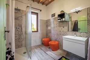 Shower, bidet - Countryside with sea view (Follonica)