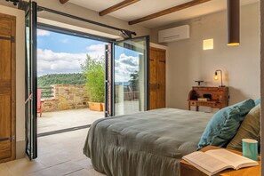 5 bedrooms, iron/ironing board, free WiFi, bed sheets - I Tramonti 10+2, Emma Villas (Montegabbione)