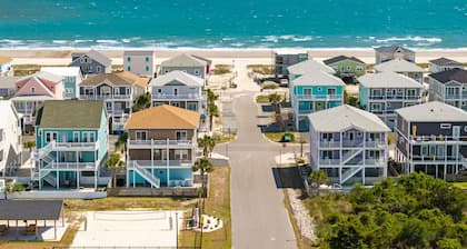 See the Ocean, Hear the Waves @ BeeHappy Getaway! NEW Listing! Elevtr, Htd Pool
