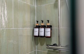Hair dryer, towels, soap, toilet paper - Close to the beach (quarteira)