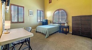 WiFi - Cozy 1-bedroom bungalow in adorable Indio with AC, bbq, community pool (Indio)