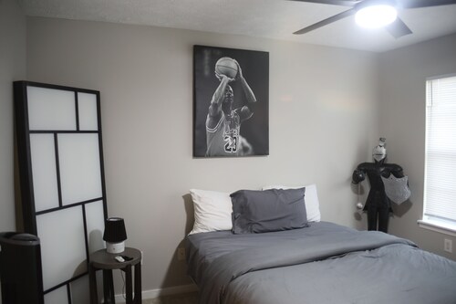 HycheHoops Final Four Nest
Cozy 2-bedroom condo in charming Starkville with AC