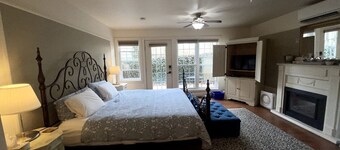 Annapolis Suite - Private HotTub, KingBd, DT