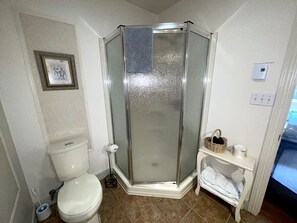 Bathroom - Annapolis Suite - Private HotTub, KingBd, DT (Wolfville)