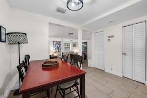 Dining - Artsy Room with Free Parking (Miami)