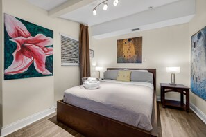 Phòng đôi tiện nghi đơn giản, sân hiên, quang cảnh vườn