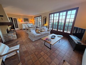 Living area - Villa Nathelo with sea view in St Mandrier Village, 5min from the port and the beach (Saint-Mandrier-sur-Mer)