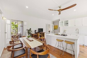 Interior - Black Duck Cottage Coastal Heritage near Marina (Urangan)