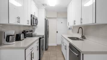 Comfort kamer, 1 kingsize bed, niet-roken, uitzicht op tuin | Gedeelde keukenfaciliteiten