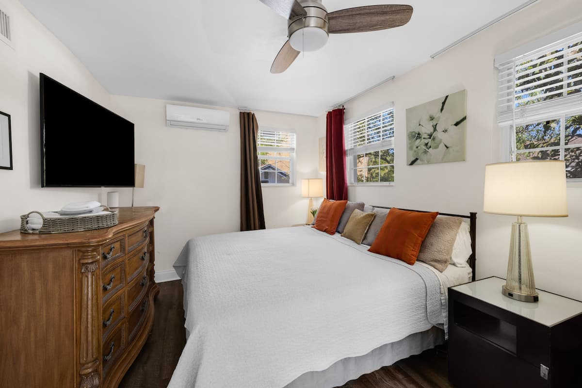 Quarto conforto, 1 cama King, para não fumantes, vista para o jardim